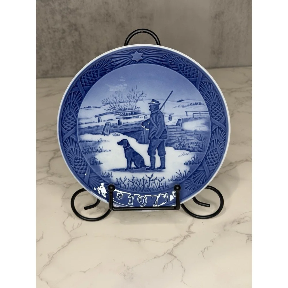 Royal Copenhagen 1977 Christmas Plate Immervad Bridge Blue White Porcelain 7.25